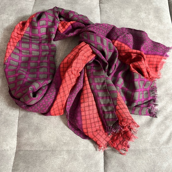 💯 Viscose Scarf (scarf only) - Picture 2 of 3